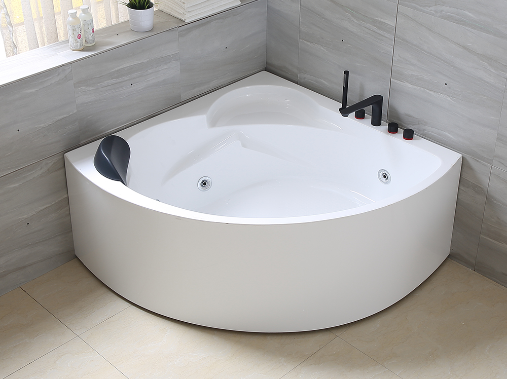 1.35-meter triangular acrylic bathtub 5031